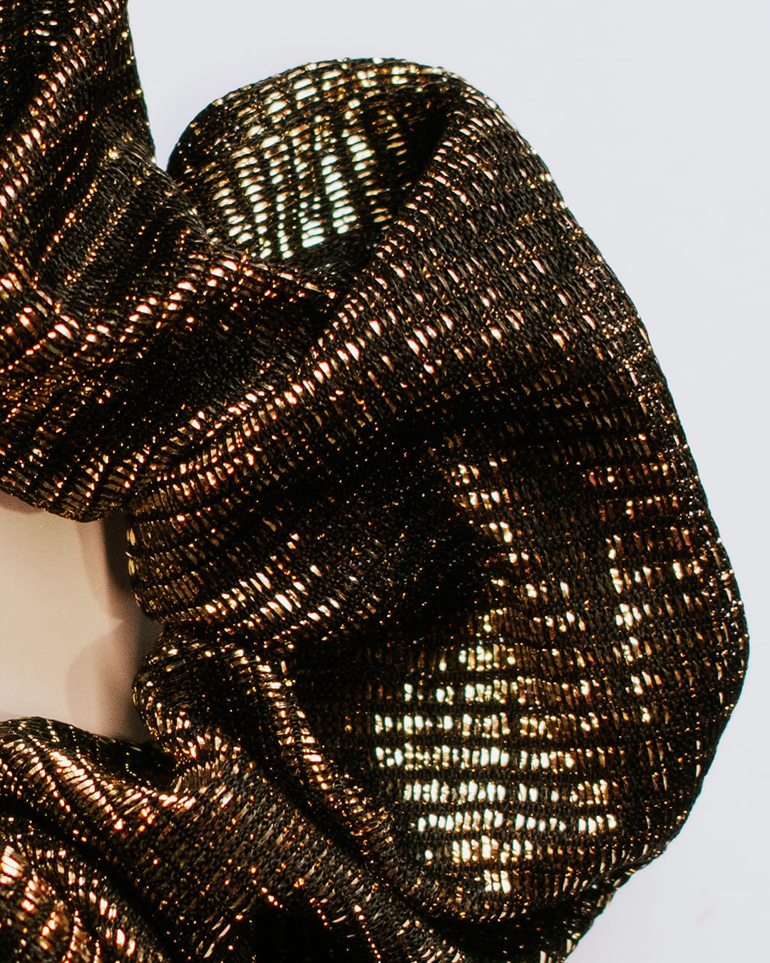 Scrunchie Brillo Dorado - Imagen 2